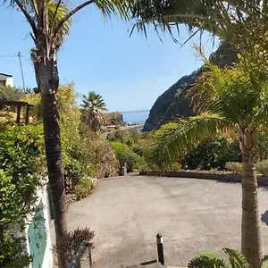 Paraiso Resiliente Farm stay Santana (Madeira)